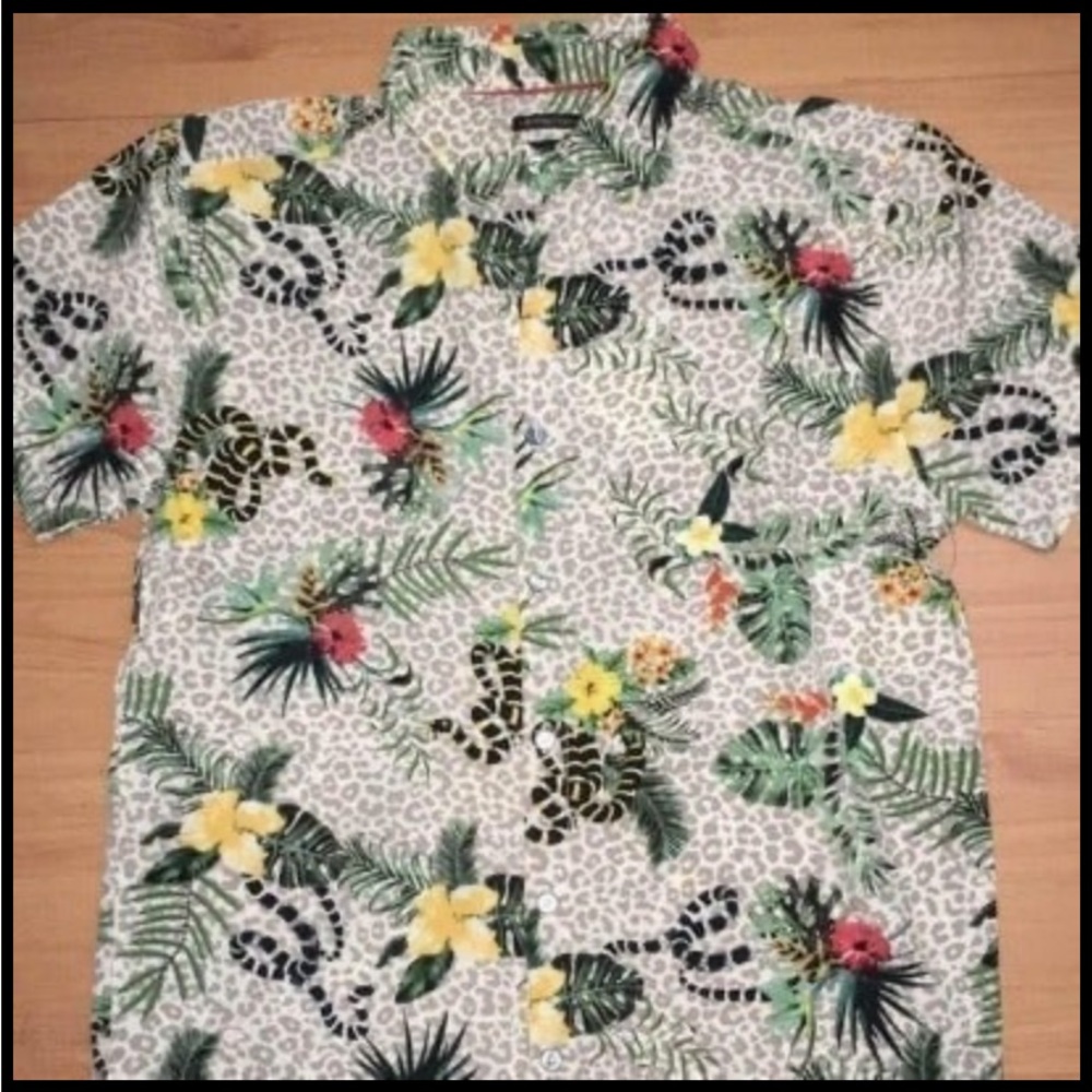 Men’s Medium Button-Down Animal/Tropical PrintShirt. Brand New. NWT.